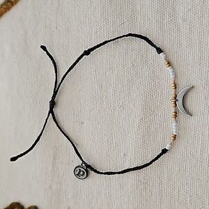 Pura vida crecent moon braceket